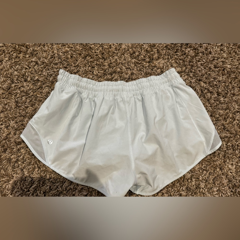 Lululemon hotty hot shorts low rise 2.5”